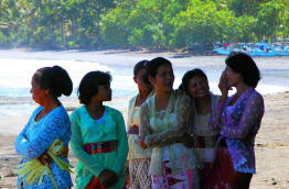 Indonésie - Bali -  Puri Dajuma Cottages - Célébration sur la plage