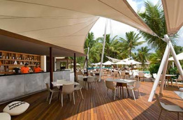 Maldives - Holiday Inn Resort Kandooma - Pool Bar