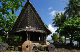 Tour du monde - Micronésie - Yap - Maison traditionnelle © Manta Ray Bay Hotel
