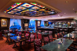 Oman - Muscat - Crowne Plaza Muscat - Duke's Bar