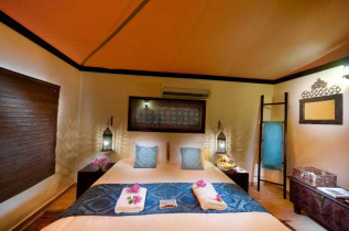 Le Sultanat D'Oman - Circuit privé en hotel de charme © Desert Night Camp - Al Wasil - tente double