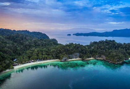 Indonésie - Kaimana - Triton Bay Divers Beach & Dive Resort © Luca Vaime