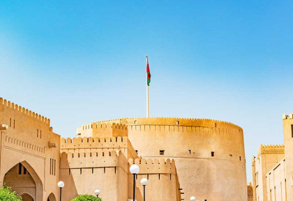 Oman - Oman et ses Merveilles - Nizwa Fort © Shutterstock, Hamdan Yoshida