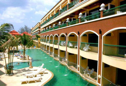 Thailande - Phuket - Karon Sea Sands Resort and Spa - Piscine et vue générale de l'hôtel