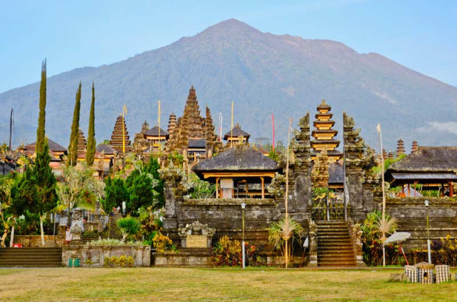 Indonésie - Bali - Temple de Besakih © Cesc Assawin – Shutterstock