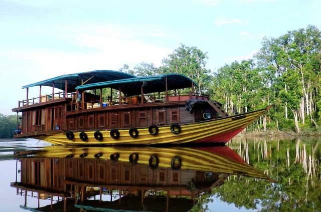 Indonésie - Kalimantan - Le Rahai'i Pangaun sur la rivière Rungai